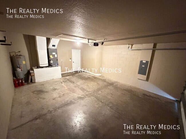 Building Photo - 2411 Grasmere View Pkwy N