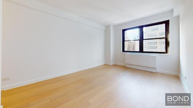 Building Photo - 222 E 39th St