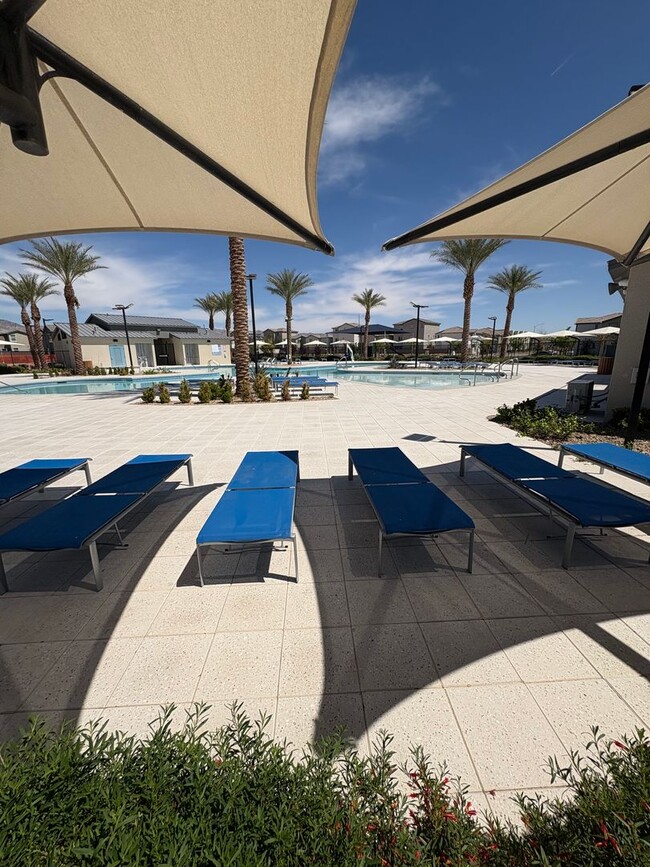 Building Photo - 2 Bedroom Townhouse in North Las Vegas