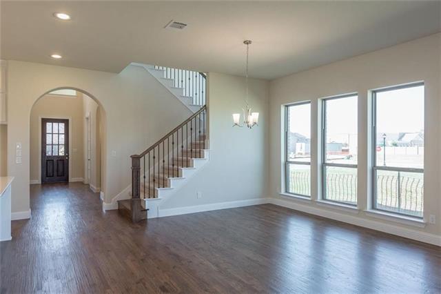 Building Photo - 560 Thoroughbred Ave