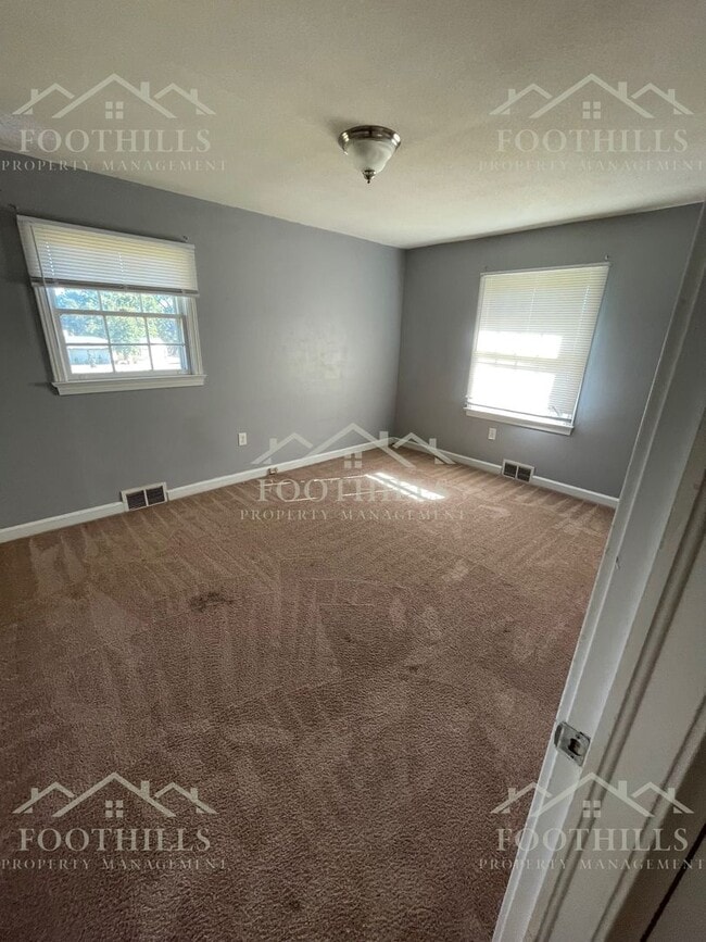 Building Photo - 3-Bedroom Brick Home in Top School Distric...
