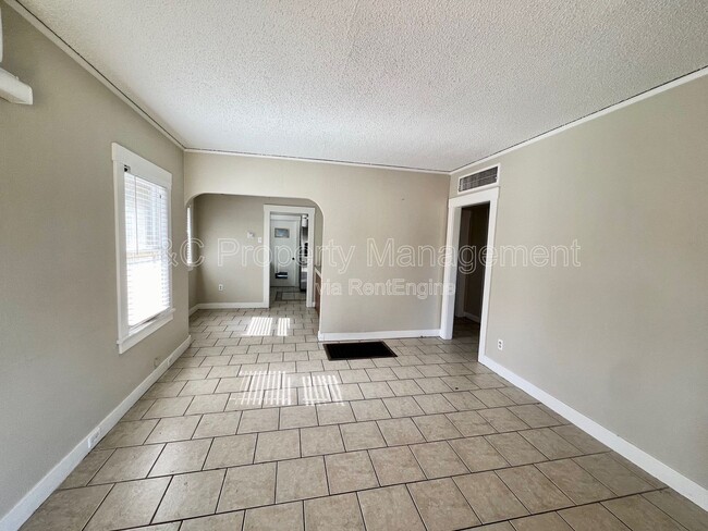 Building Photo - 4476 E Washington Ave