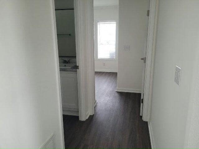 Building Photo - 2505 E Bay Dr
