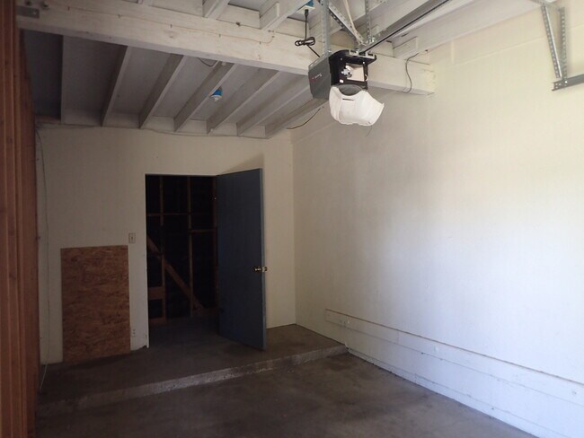 Building Photo - 336 Oasis Dr