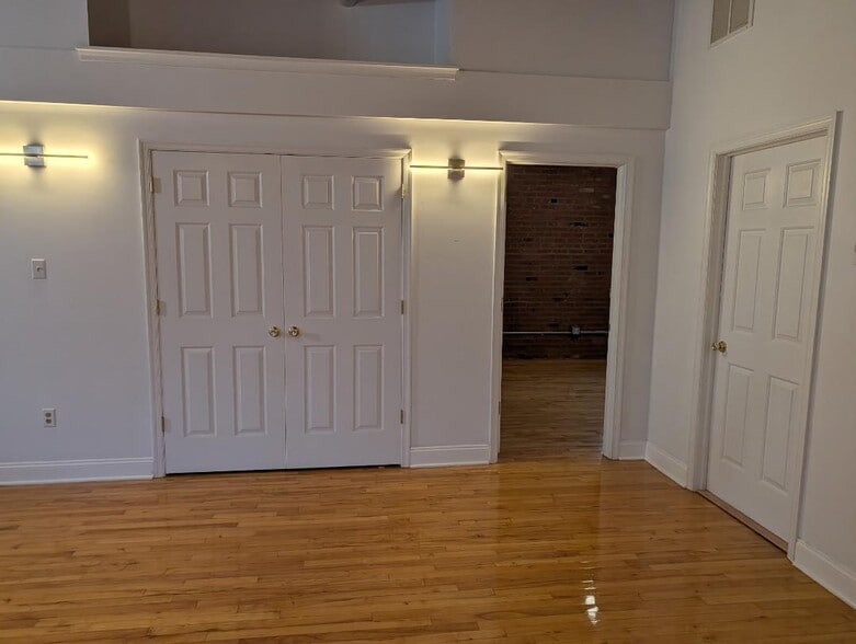 Building Photo - 502 Keystone Aly