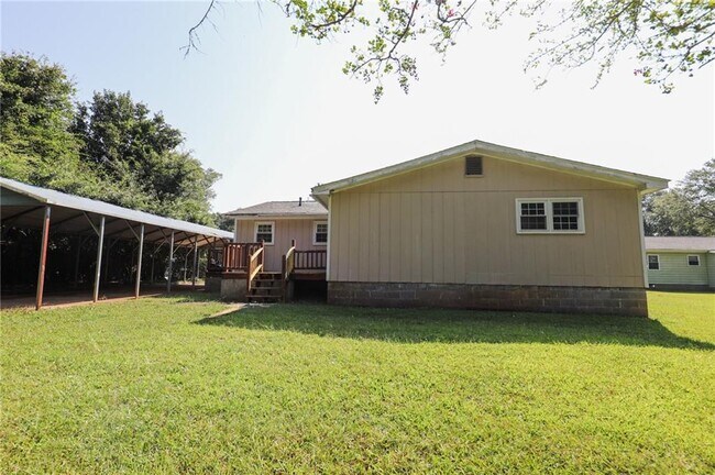 Building Photo - 208 1/2-202 Camp St