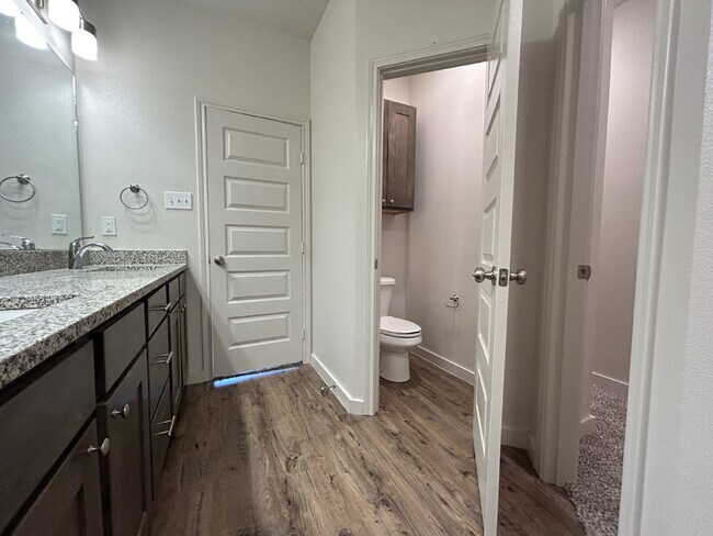 Building Photo - Beautiful 2-Story Townhome!