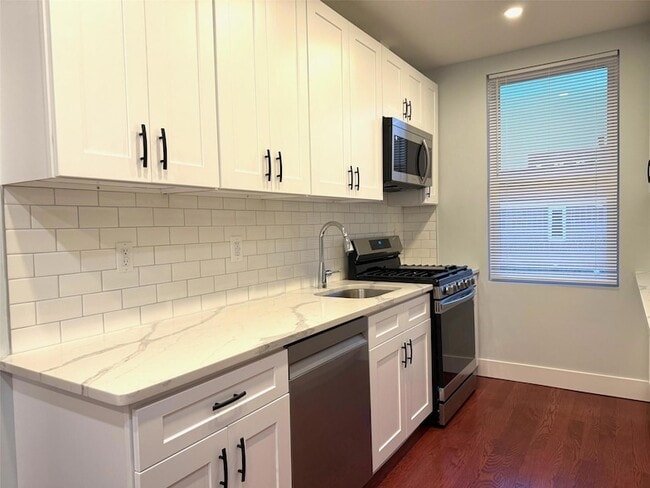 Building Photo - 39-47 50th Avenue Unit 2nd Fl.