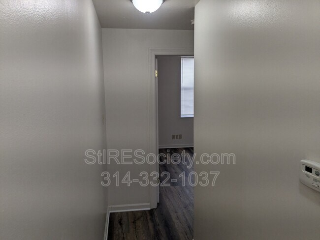 Building Photo - 2707 Russell Blvd