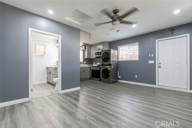 Building Photo - 10432 Langdon Ave