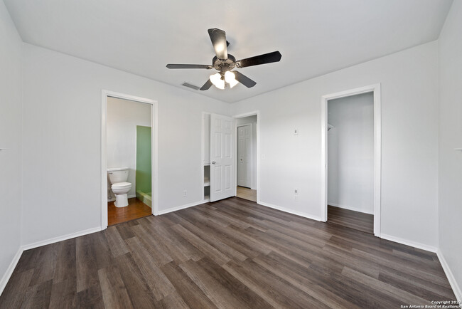Building Photo - 4851 Castle Arms Dr