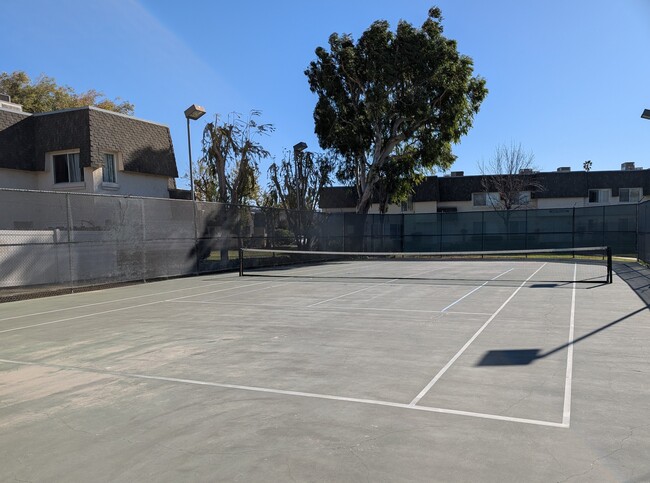 Well maintained tennis court - 19050 Kittridge St