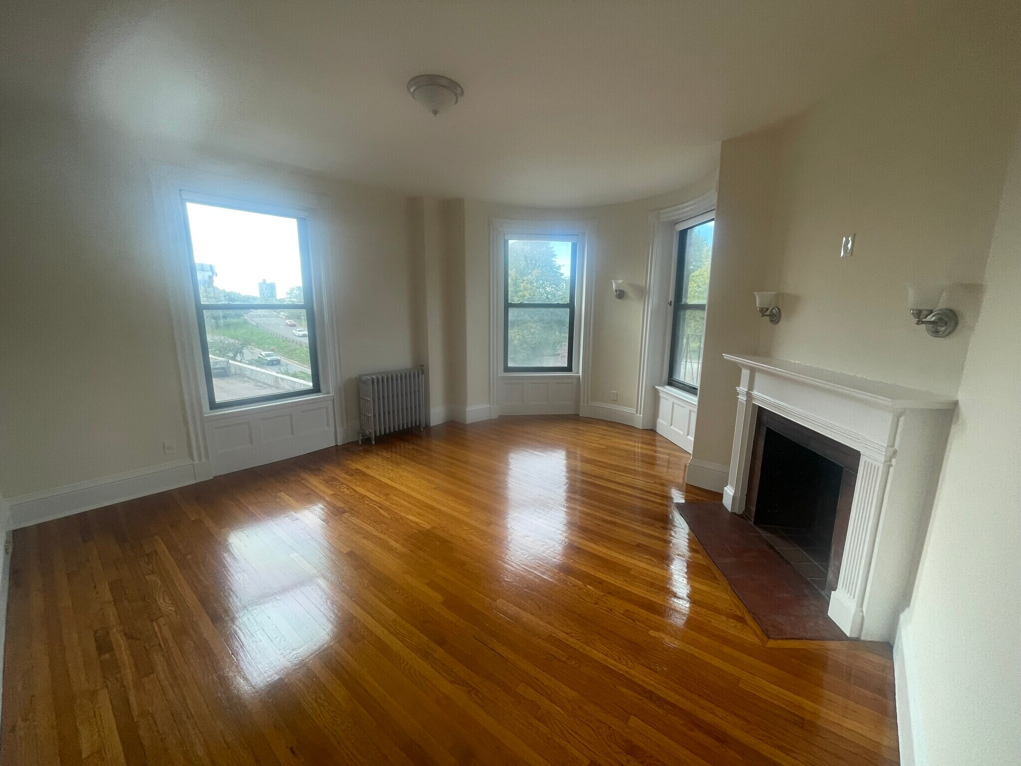 Building Photo - 504 Beacon St