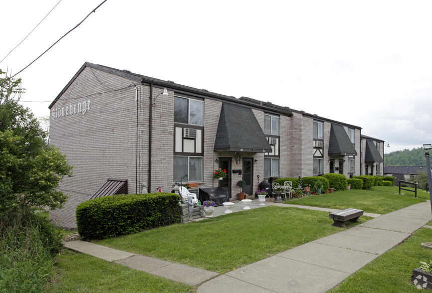 Primary Photo - Stonehenge Apartments