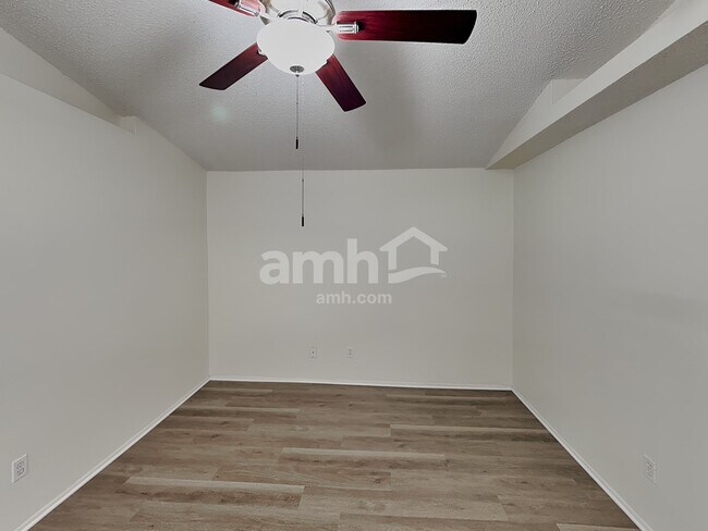 Building Photo - 1431 Londra Ln