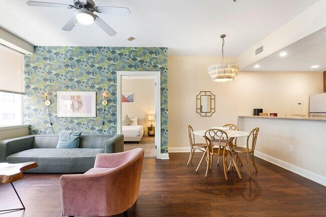 Building Photo - 925 Common St