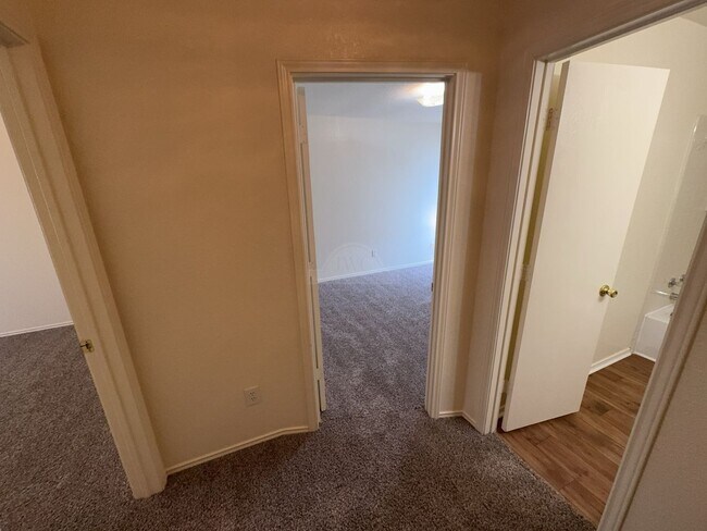 Building Photo - 4500 Deek Dr