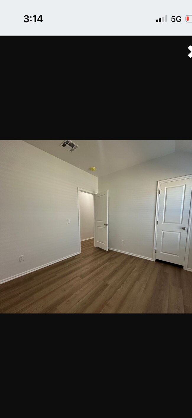 Building Photo - 11518 University Dr