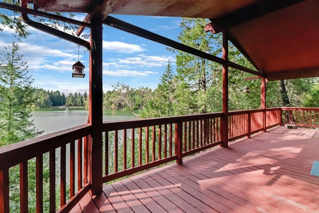 Building Photo - 22311 Overlake Loop SE