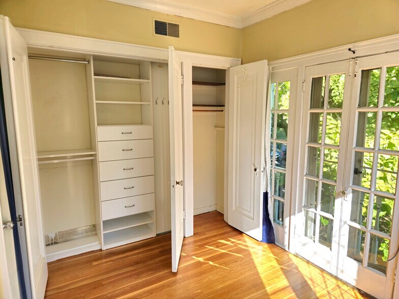 Building Photo - 7046 Forsyth Blvd