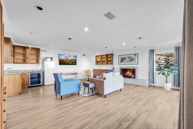 Building Photo - Living On Top Of The World