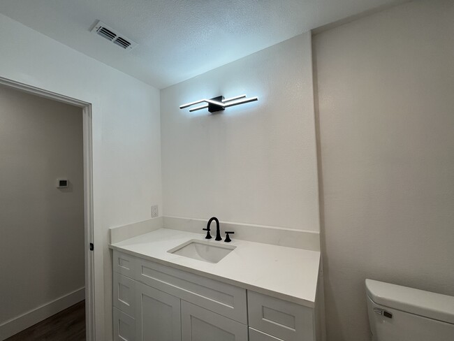 secondary bathroom (from bedroom view) - 1621 Rutland Dr