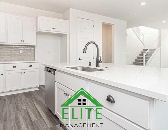 Building Photo - Exceptional Two Story Home