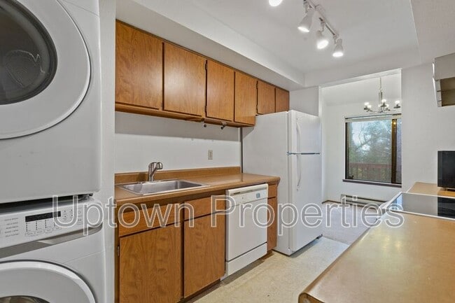 Building Photo - 250 Cervantes Cir