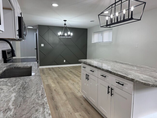 Building Photo - $2,195/month | 4 Bed | 2.5 Bath | 2,046 Sq Ft