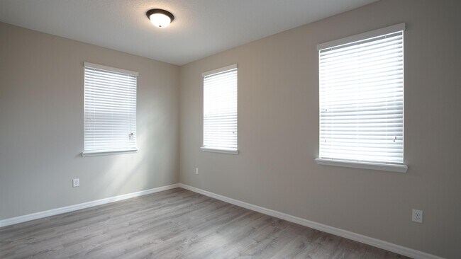 Building Photo - 12663 Salomon Cove Dr