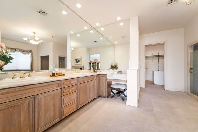 Building Photo - Luxury Lake Las Vegas Estate in Guard-Gated SouthShore Community!