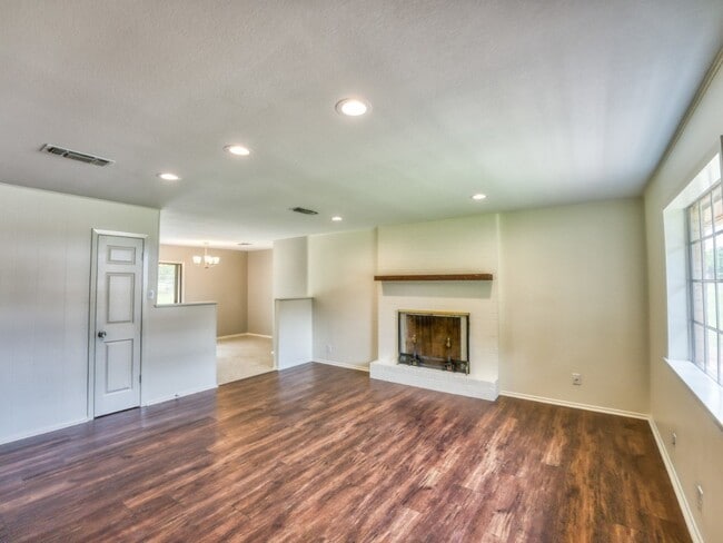 Building Photo - 207 McGee Trail