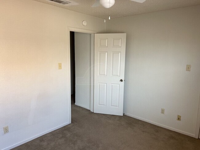 Building Photo - 3707 Hereford Ln