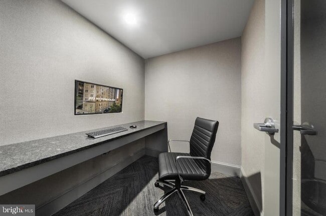 Building Photo - 222 W Rittenhouse Square