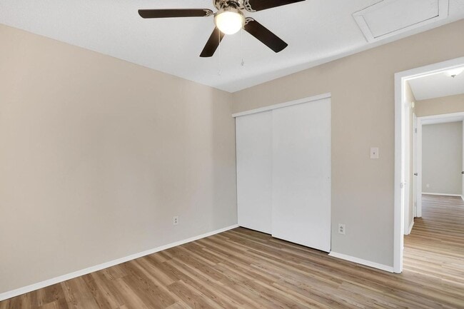 Building Photo - Adorable Duplex!