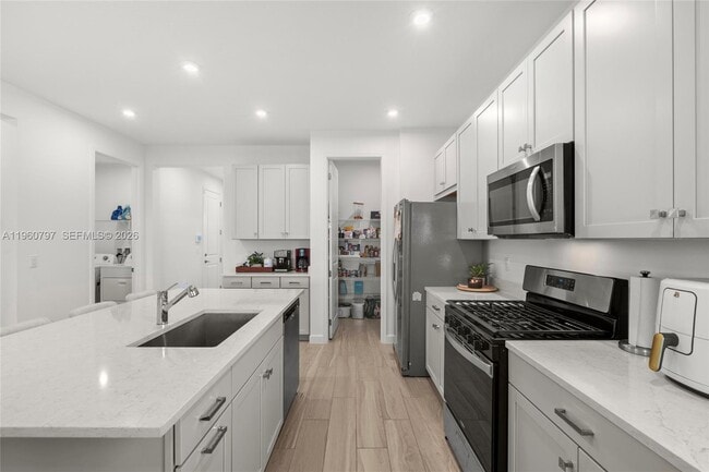 Building Photo - 13461 SW Bally Dr