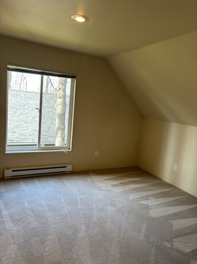 Building Photo - $500 off 1st month's rent! Short Term Lease Only, Charming 3 Bed, 1.5 Bath with Big Yard