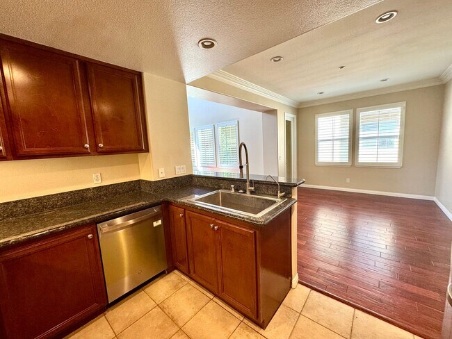 Building Photo - 2 bedroom, plus loft Townhouse in Turtle R...