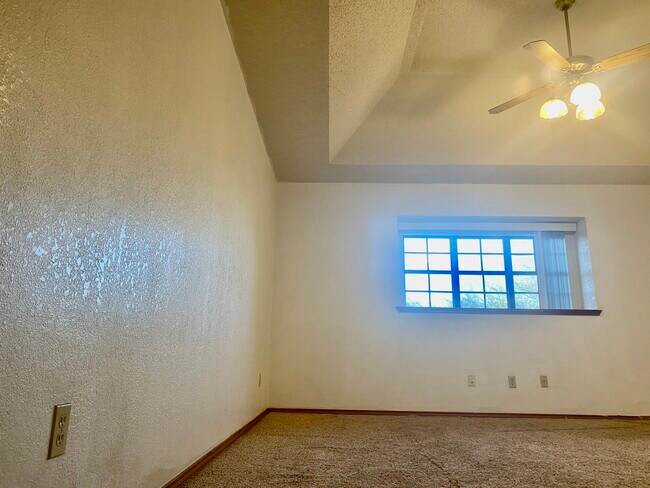 Building Photo - 1945 Zenaida Ave