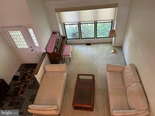 Building Photo - 206 Springhouse Pond