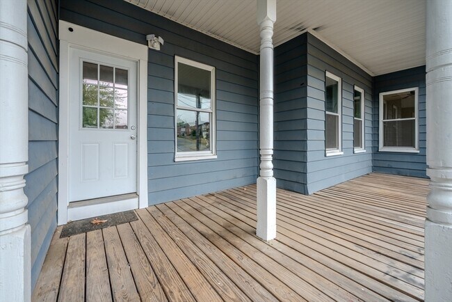 Building Photo - 117 Stevens St