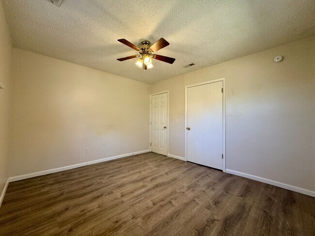 Building Photo - 3531 Sleepy Hollow Rd