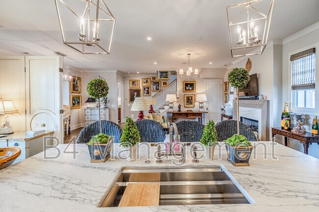 Building Photo - 103 Alester Square