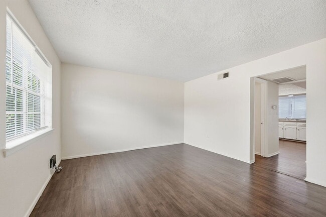 Building Photo - 314 Candlewood Ln