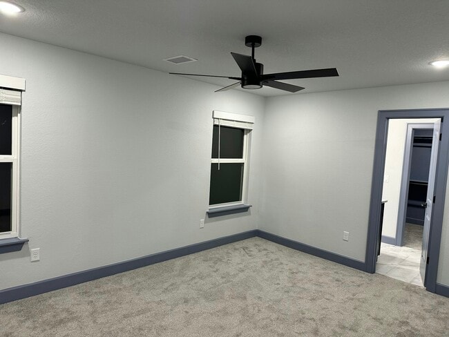 Building Photo - 3202 SW Lovely Ln