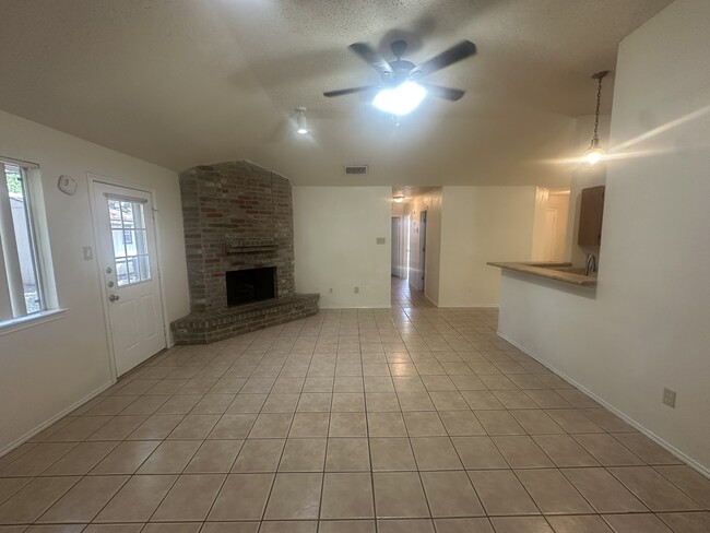 Building Photo - 9515 Brook Green