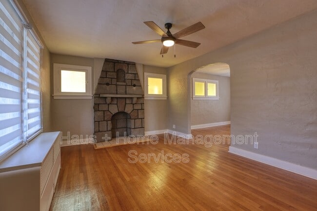 Building Photo - 544 James St
