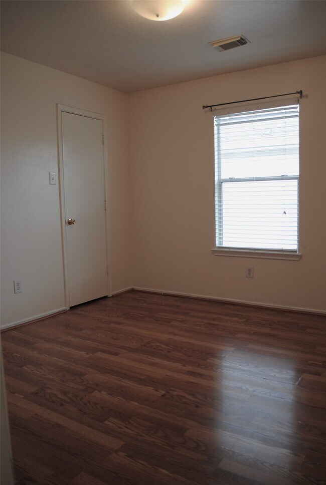 Building Photo - 3910 Starbridge Pointe Ln