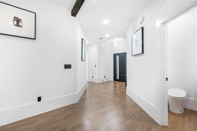 Building Photo - 507 Karen Ln