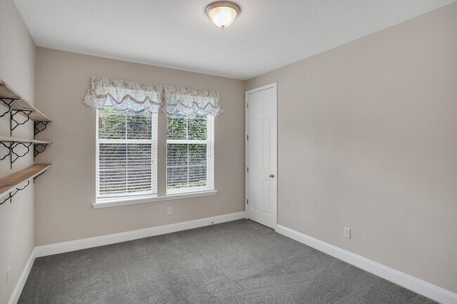 Building Photo - Beautiful 4 bedroom/ 2 bathroom home in Ri...
